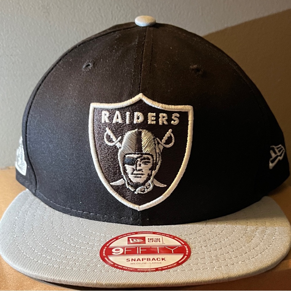 NFL Raiders Black and Gray Snapback Hat Cap New Era Medium/Large NWT 9Fifty